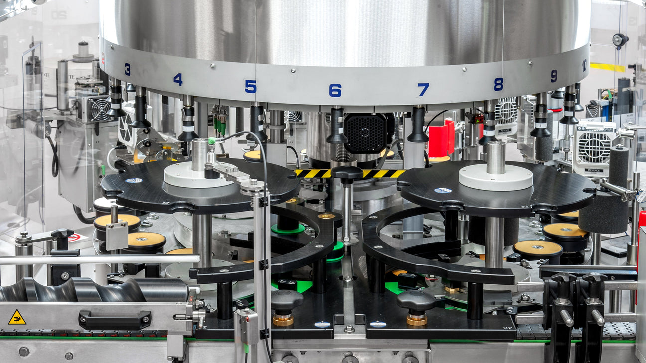 Rotary labelling machines for high-speed bottle labelling