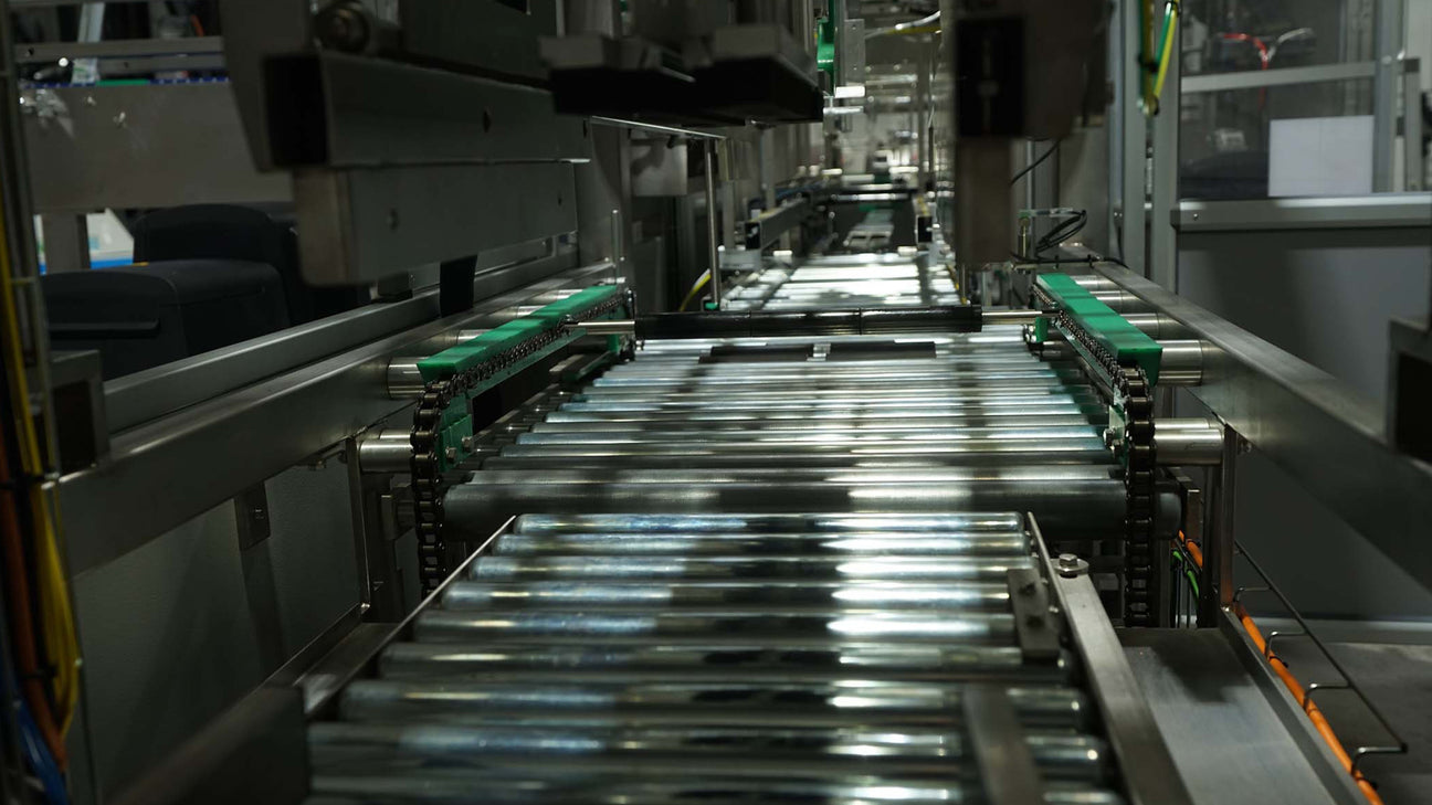 Conveyor systems and accumulation tables for material handling and production lines