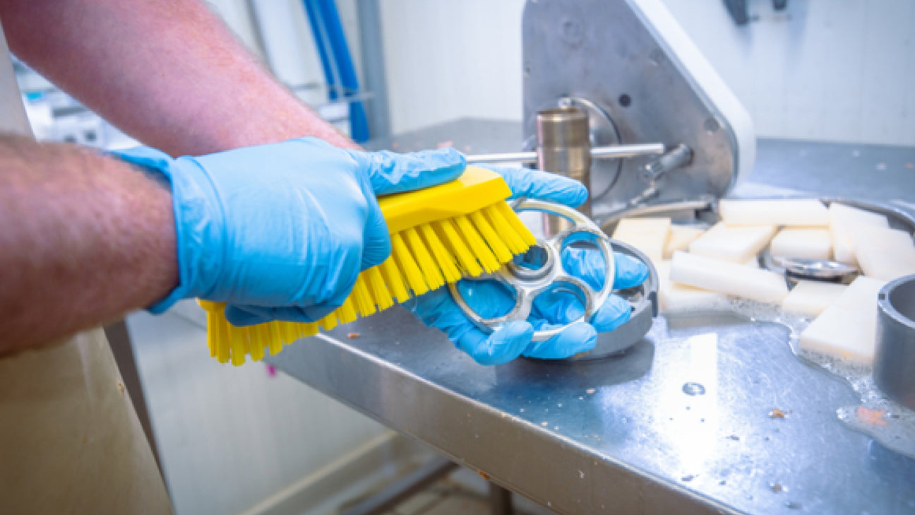 Food grade cleaning tools for hygiene in food and beverage production
